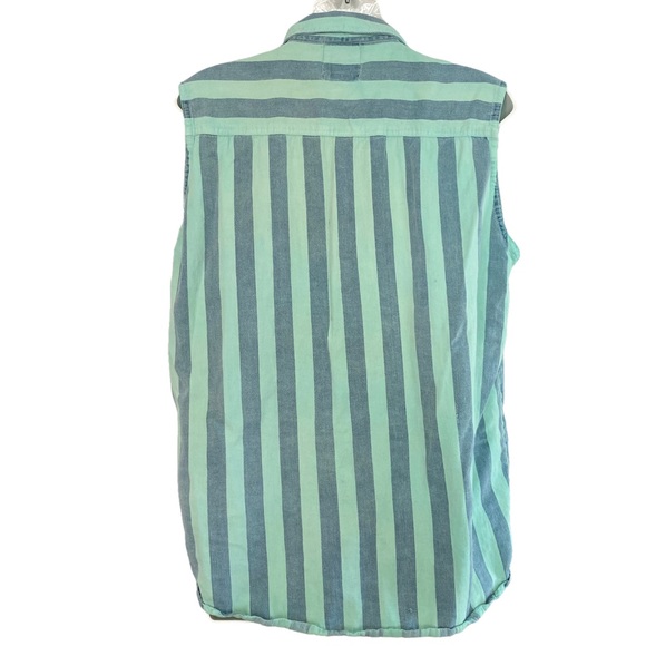 🤑10/$100 Short Circuit  wide stripe button down  floral embroidery blouse M - Picture 4 of 10